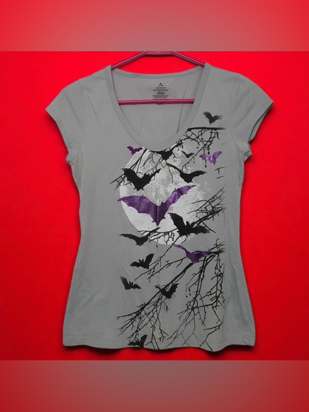 🥳Women’s Gray V-Neck Bat Print Tee with Purple Accents